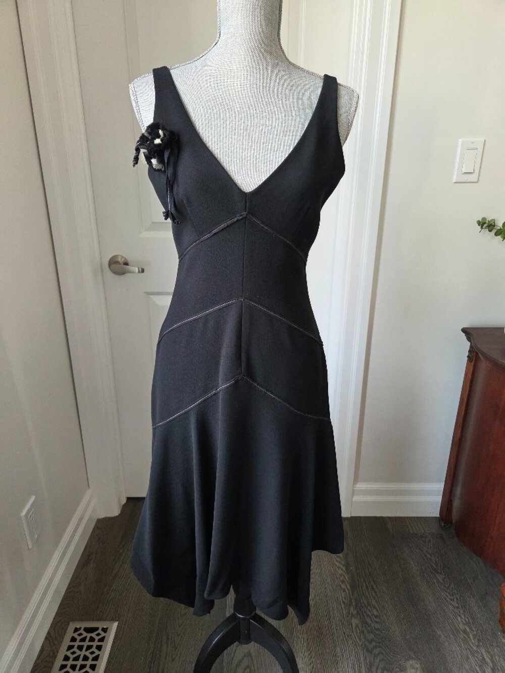 BCBG black a-line sleeveless v-neck dress size 4